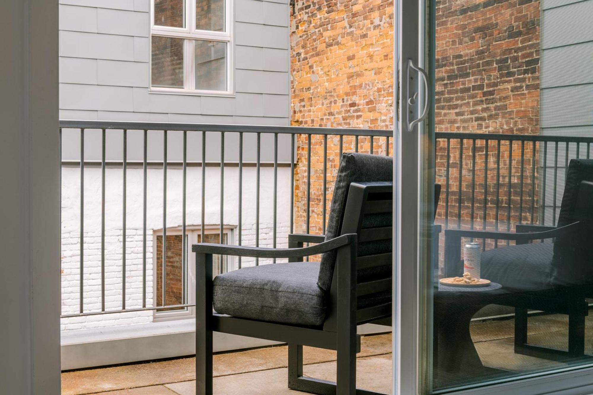 Sonder Penny Lane Aparthotel Montréal Exteriör bild